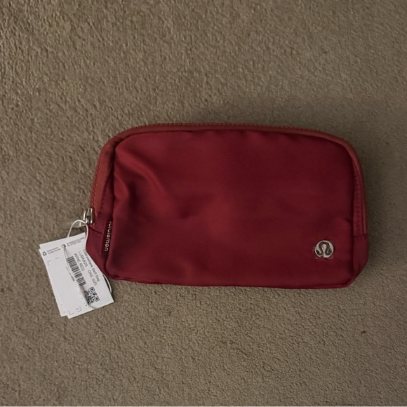 Lululemon Everywhere Belt Bag in Red Wine - Picture 2 of 3
